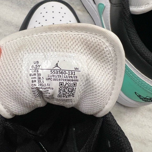 Nike Air Jordan 1 Low in White/Black/Teal… Size 6.5 Big Kids (8 wmn). Worn Once! - Picture 11 of 11